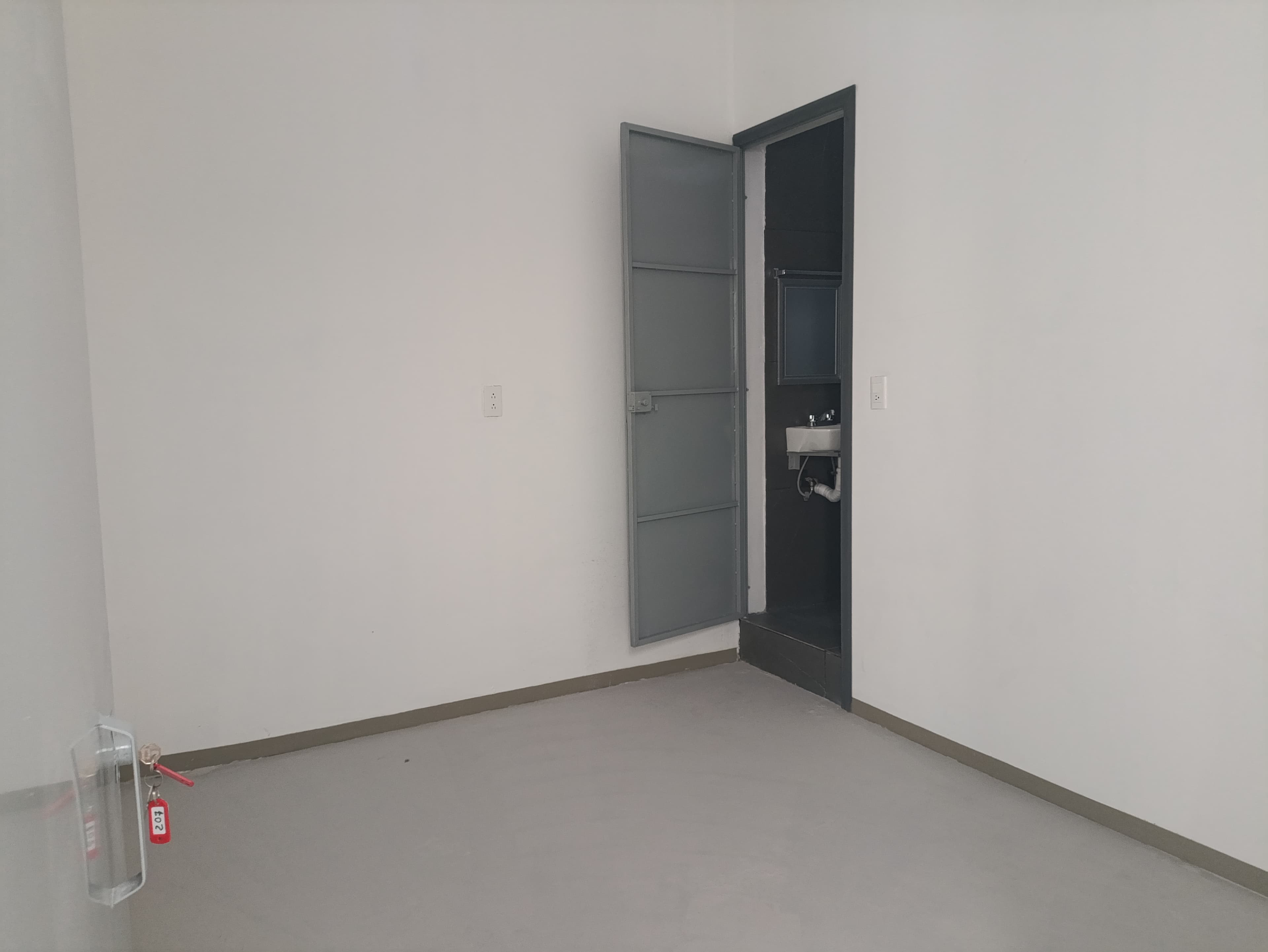 Habitación en Renta en Colonia Manantiales - Cerca del Libramiento Surponiente 5 - 1